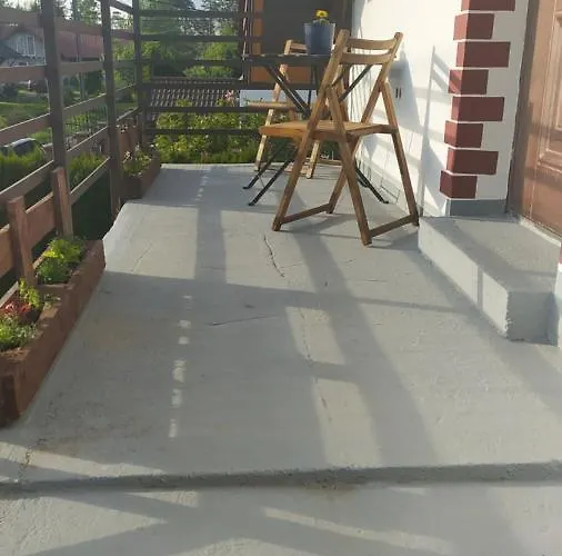 Dom wakacyjny Riverside And Tours Gdów