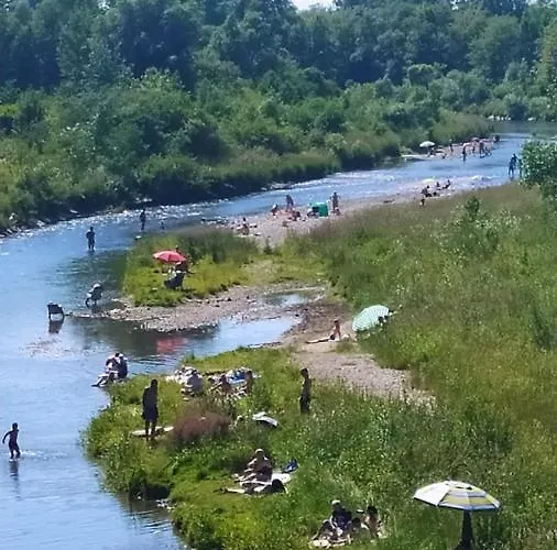 Dom wakacyjny Riverside And Tours Gdów
