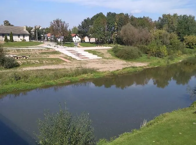 Dom wakacyjny Riverside And Tours Gdów